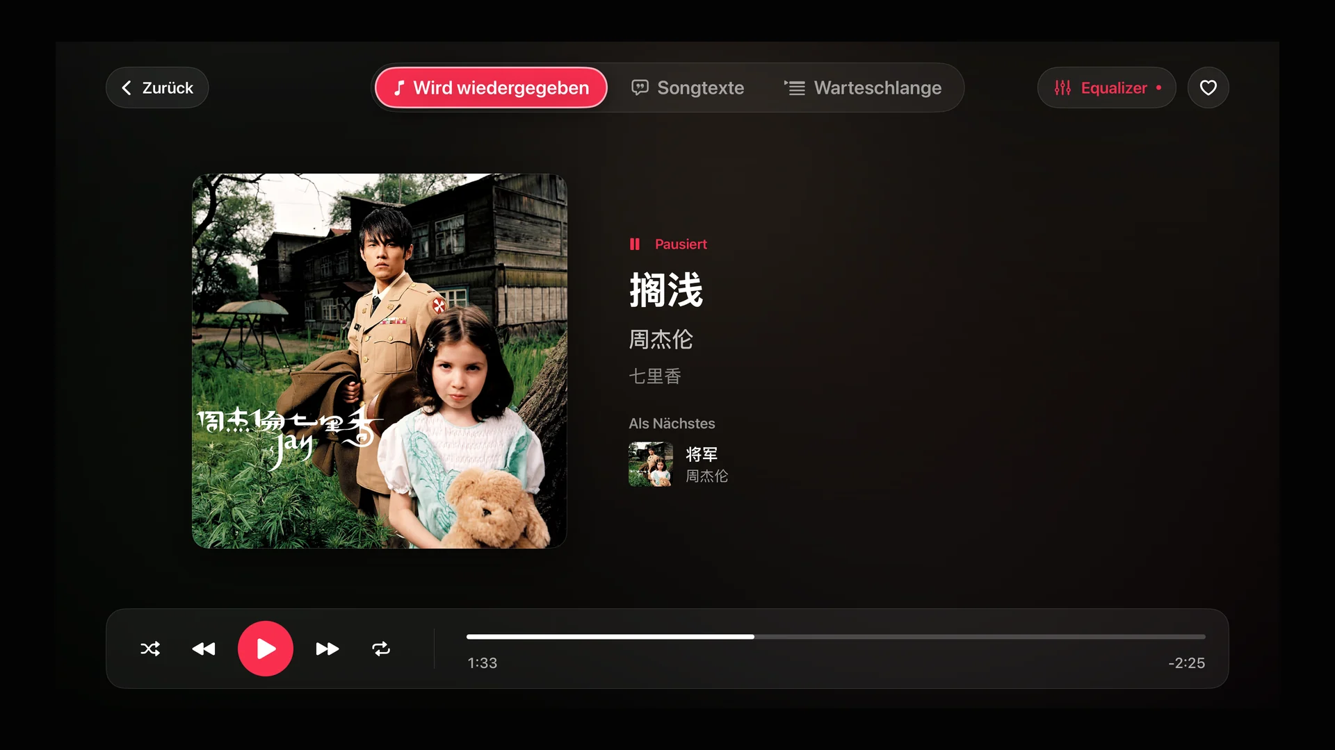 NetMusic auf Apple TV mit Albumcover, Titelinformationen, nächstem Titel und Wiedergabesteuerung
